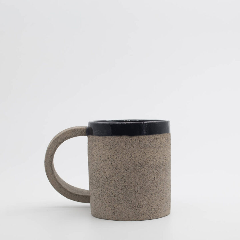 Big cylindrical cup with handle Doupiani